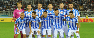 Copertina di Pescara, stadio pieno per il ritorno in Serie A della squadra di calcio. E ai politici arrivano gli abbonamenti Vip gratis