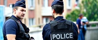 Copertina di Bruxelles, due poliziotti accoltellati: un arresto. Procura: “Attacco terroristico”