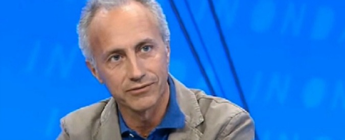 Copertina di Crisi Raggi, Marco Travaglio: “Errore M5S? Non hanno colto occasione Pizzarotti e Quarto per stabilire linee di condotta”