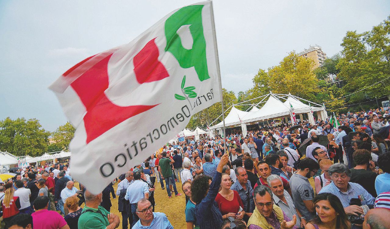 La Festa dell’Unità di Roma si chiude domani. Renzi non ha partecipato - LaPresse Pd, duello infinito sulla Carta. E stavolta è in diretta tivù