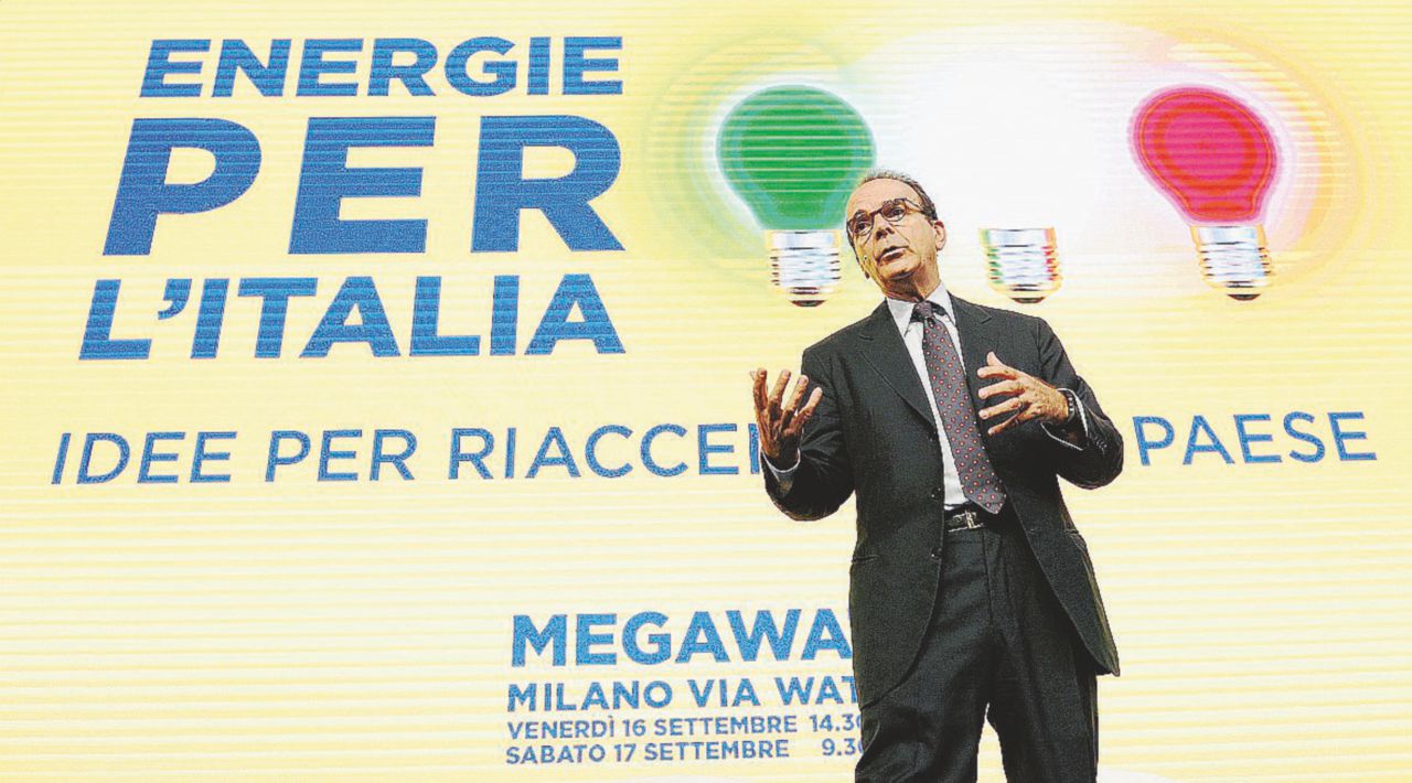 Il titolo “energetico” scelto da Parisi per l’appuntamento. Location, un ex capannone industriale di via Watt - Ansa Parisi ci prova: “Siamo il nuovo”. Ma ci sono Lupi, Formigoni e tanta CL