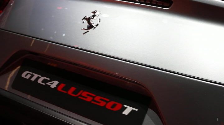 Salone di Parigi 2016, la Ferrari presenta la prima V8 a quattro posti – VIDEO