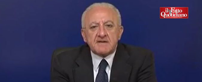 Copertina di De Luca vs M5S: “Un circo equestre che spero finisca presto. Luigino Di Maio? Un cafone”