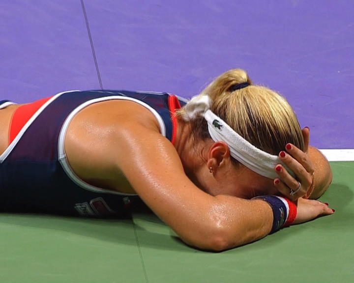 Copertina di WTA Finals Singapore 2016, Cibulkova travolge Kerber – VIDEO