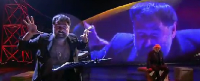 Copertina di Italia, monologo di Borrelli: “Napucalisse, bomba che cammina come il Vesuvio”