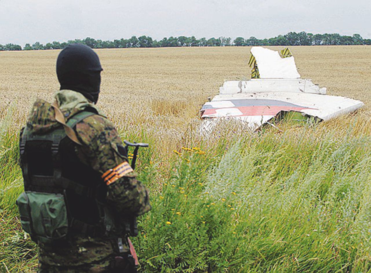 Caso aperto - I resti dell’aereo sorvegliati dai filorussi del Donbass “Volo Mh17, verità ostaggio della propaganda”