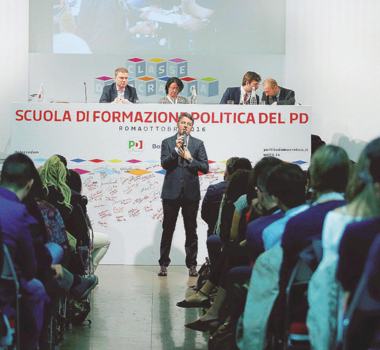 L’attacco a Raggi e Muraro alla scuola dei giovani dem