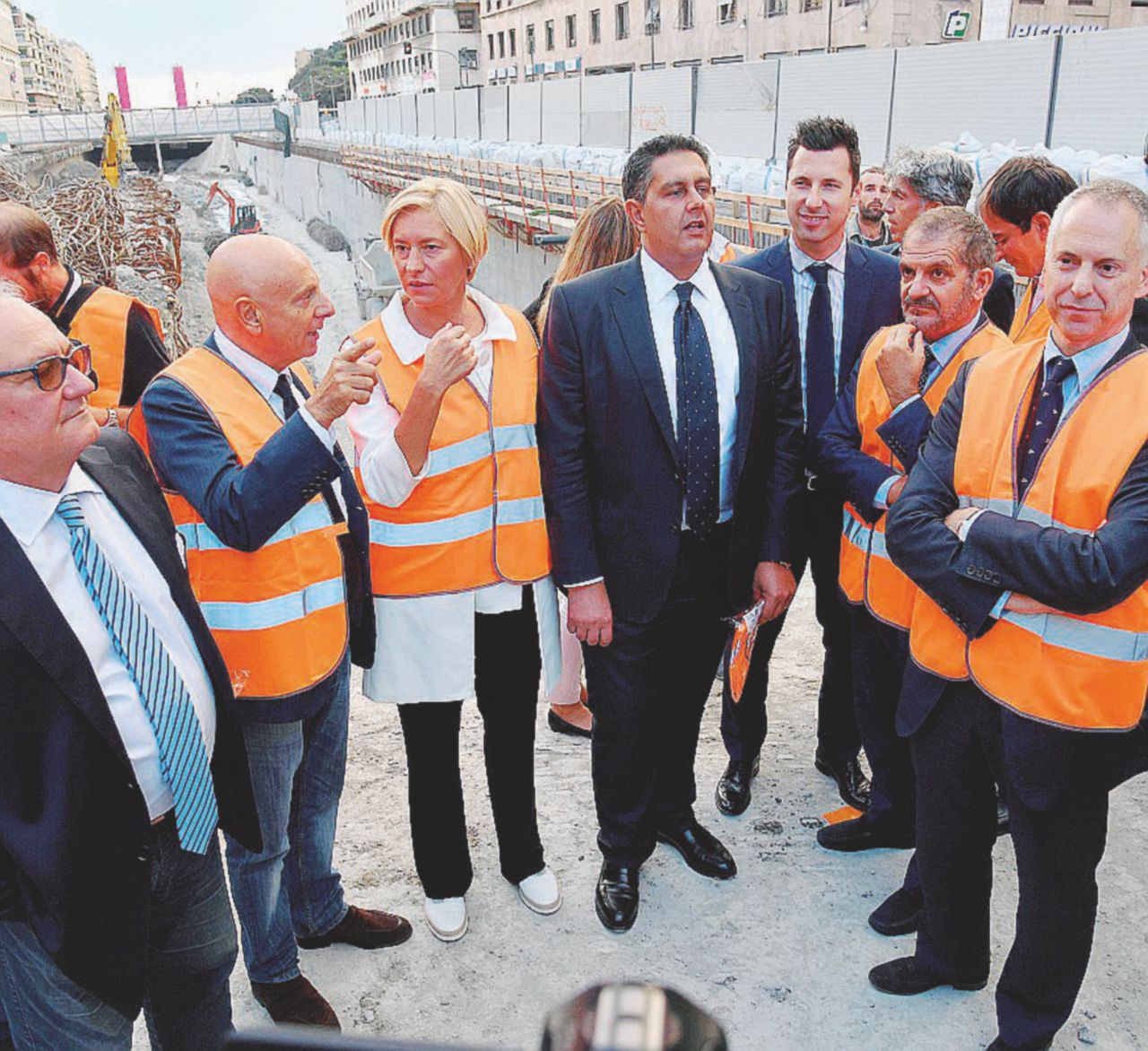 Copertina di Anche il dopo alluvione è una passerella per il Sì