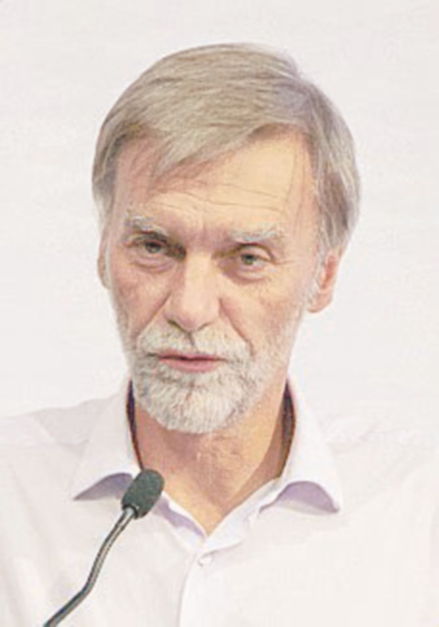 Crisi Alitalia, Delrio risponde a Hogan: “Impegni rispettati”