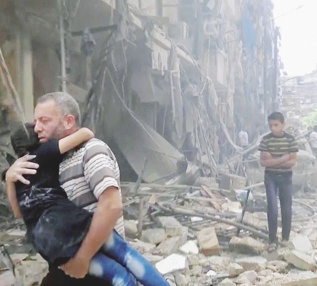 Copertina di Kerry e i crimini di guerra con lo zampino dei russi