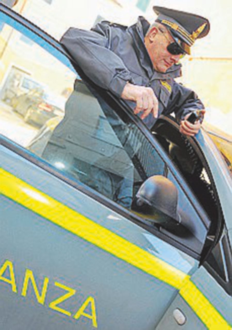 La Finanza multa una escort: “Redditi non dichiarati”