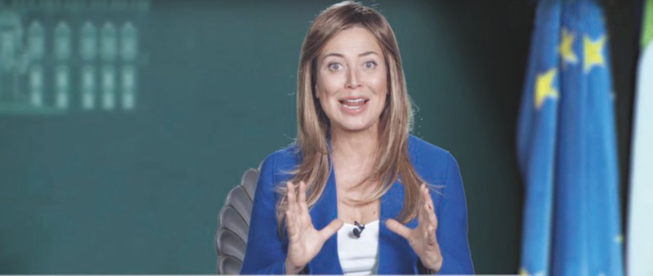 La Guzzanti nei panni di Lady Riforma: tutti i crucci di Maria Elena