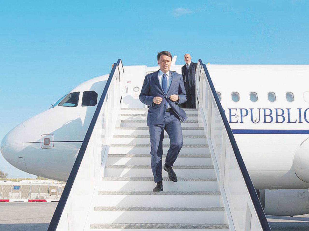 Copertina di Ciampino è chiuso, ma non per Renzi