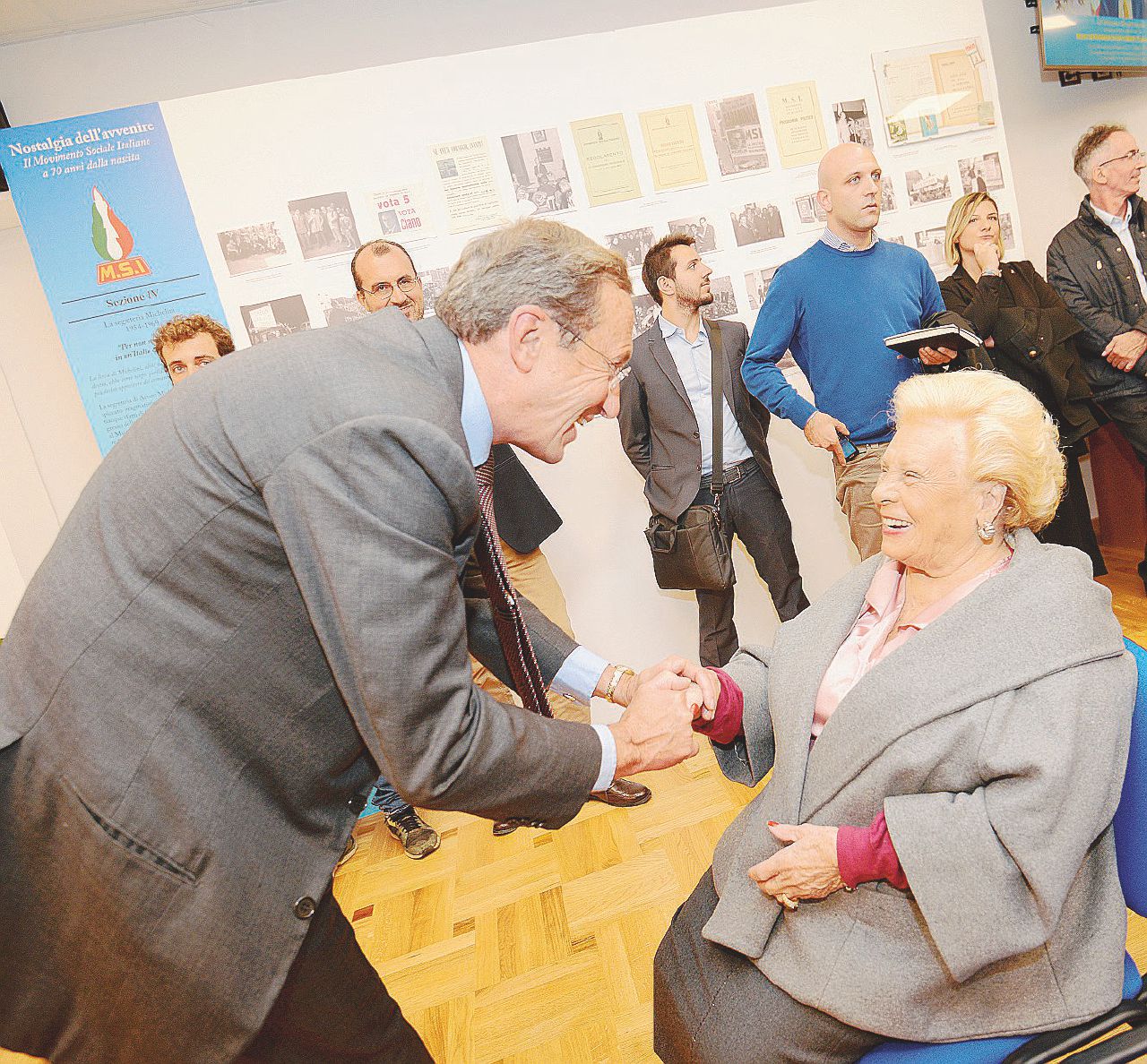 Vetri in frantumi sulla pace tra Fini e Donna Assunta