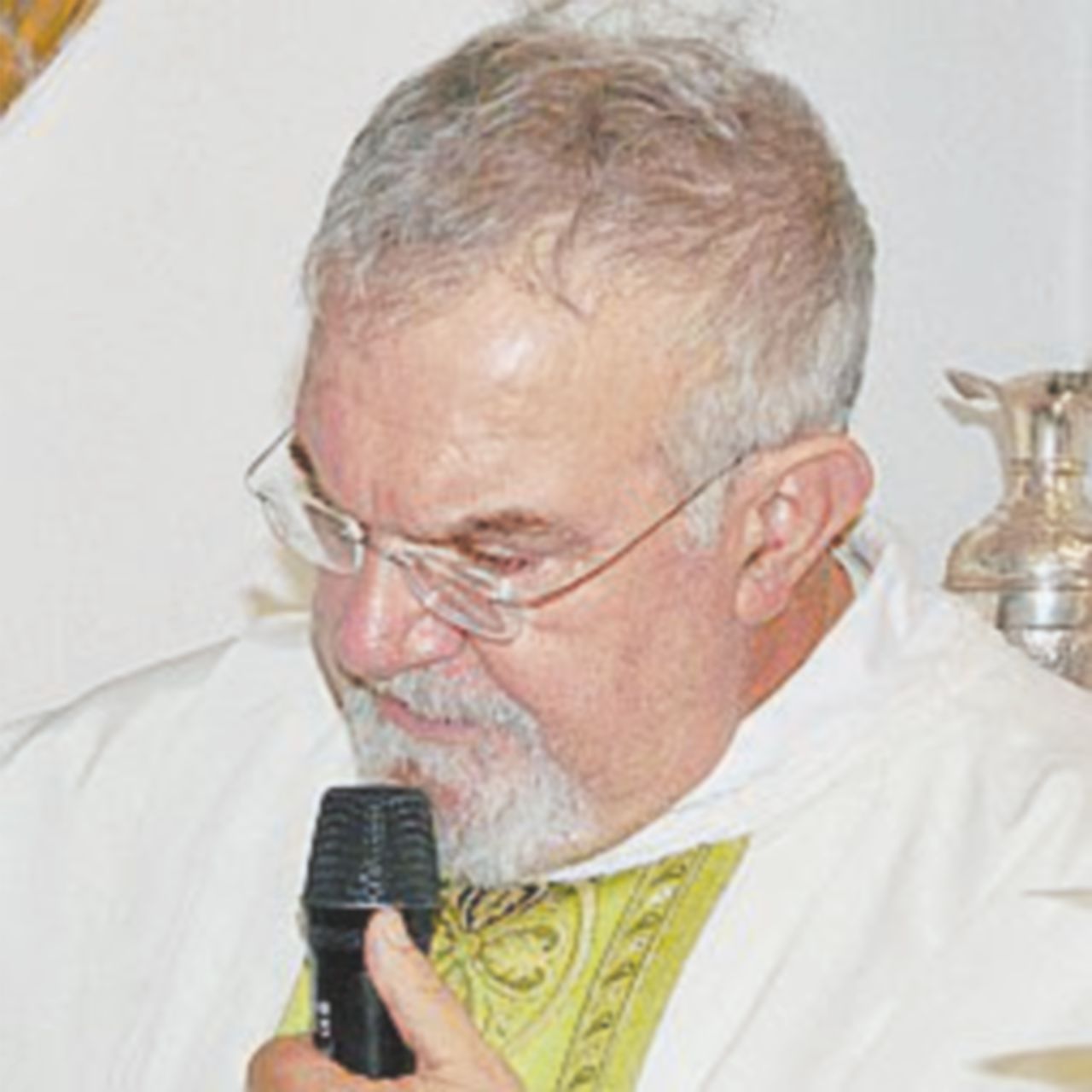 Abusi sessuali: arrestati il prete esorcista e il colonnello