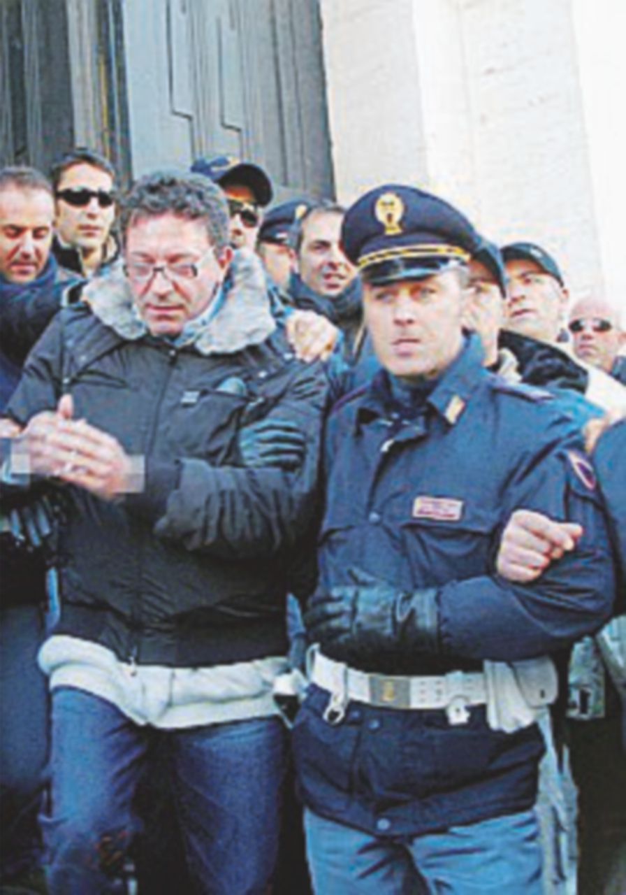 2 milioni in diamanti e rolex sequestrati al boss del clan Contini