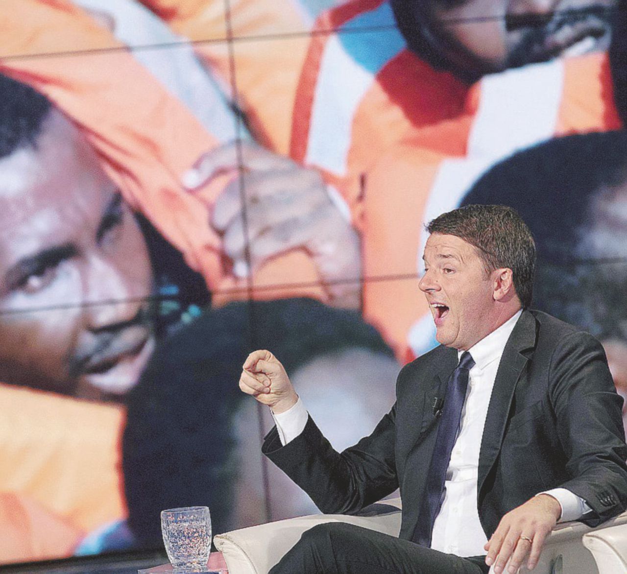 Copertina di In tv Renzi usa i migranti per attaccare l’Europa
