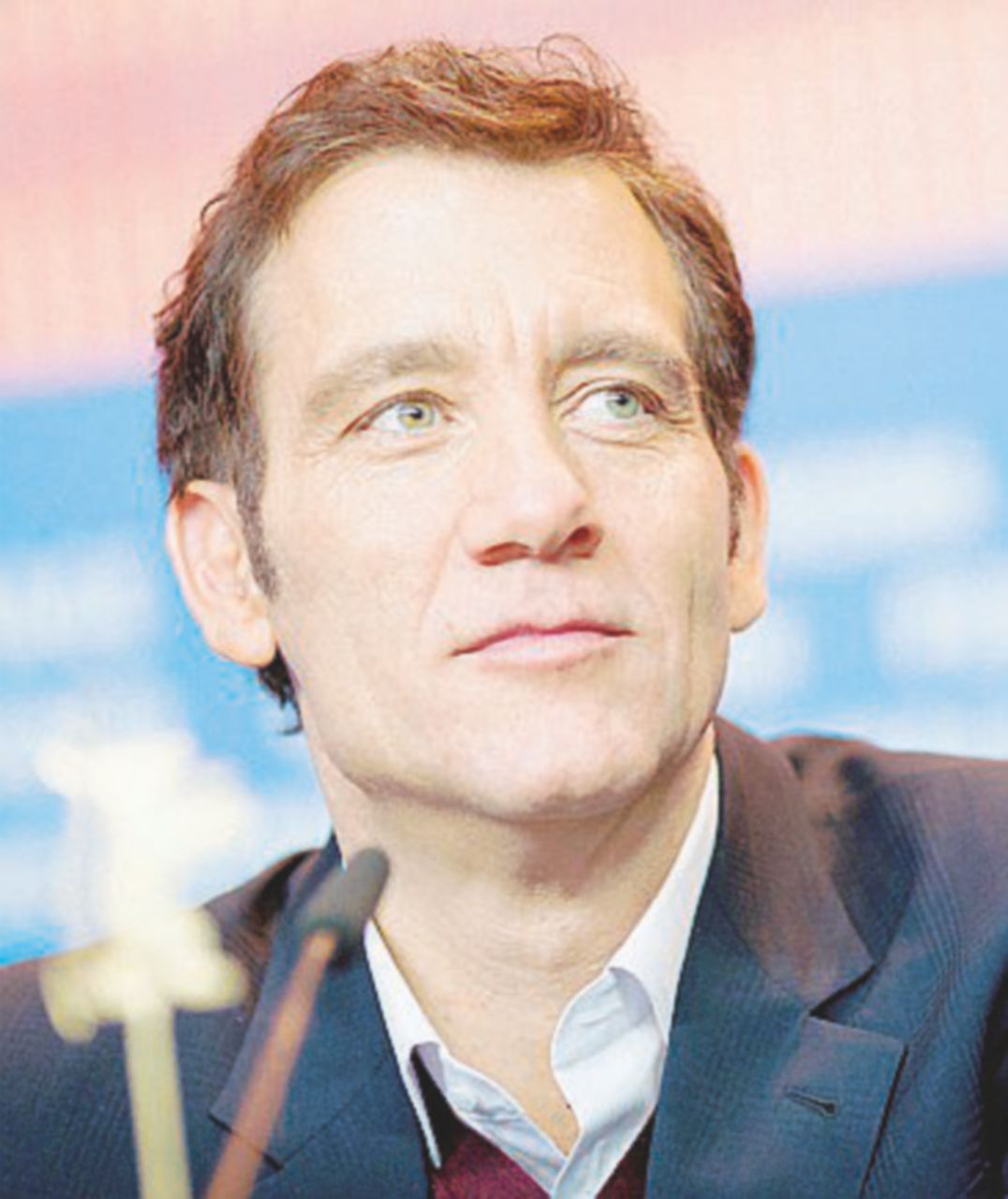 Copertina di Clive Owen in fuga dalla tragedia all’omicidio (con sospetto)