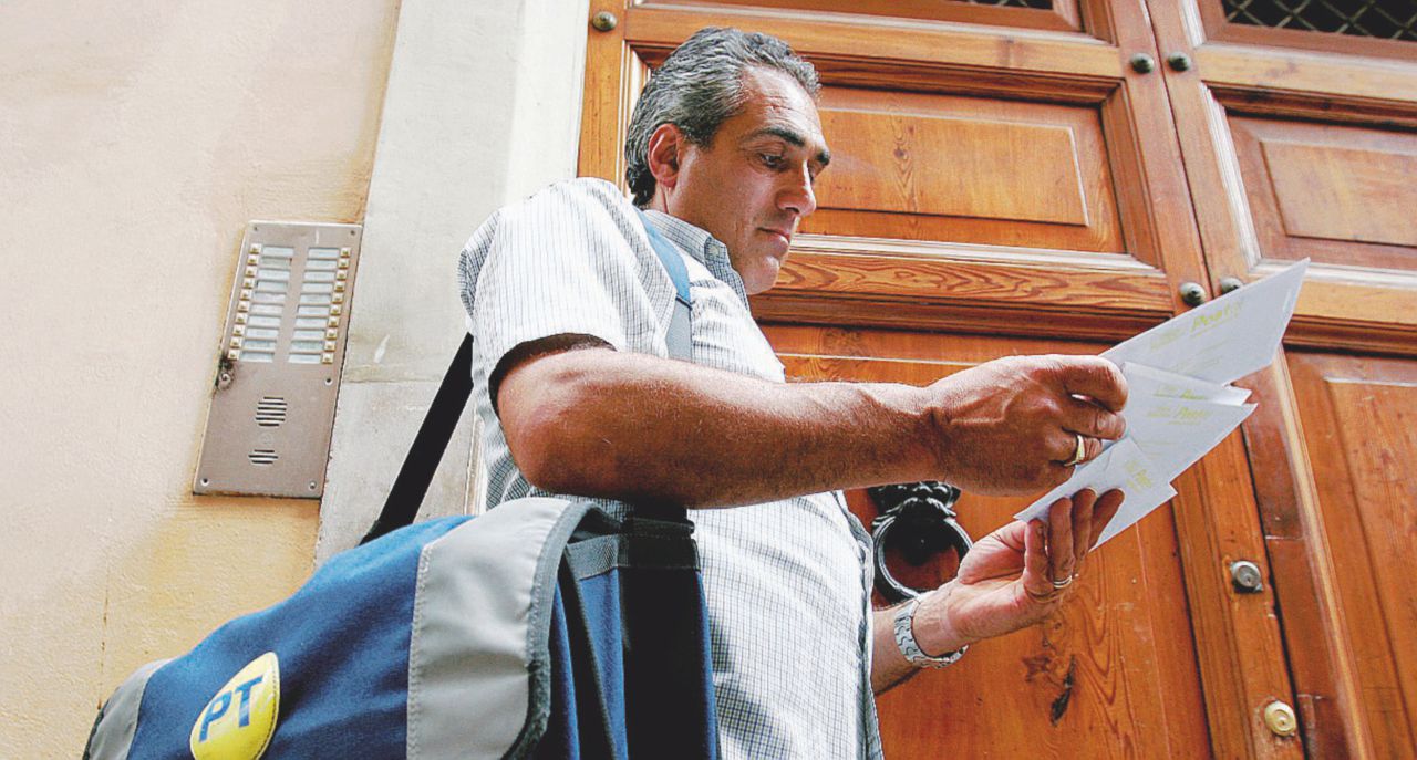 Copertina di Poste, scontro con lo strapotere Cisl. Scatta lo sciopero ad personam