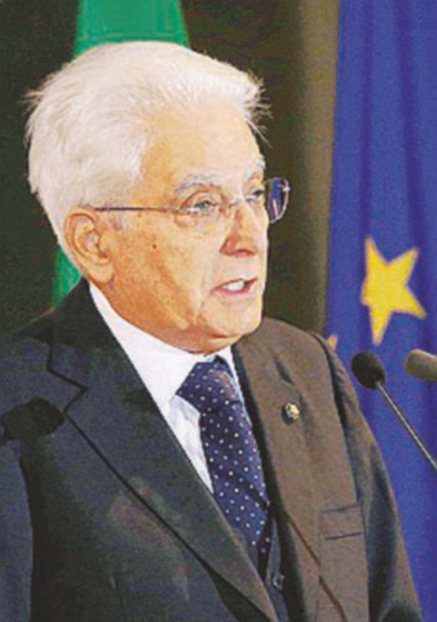 Copertina di Mattarella difende l’Ue: “Basta critiche gratuite all’Europa”