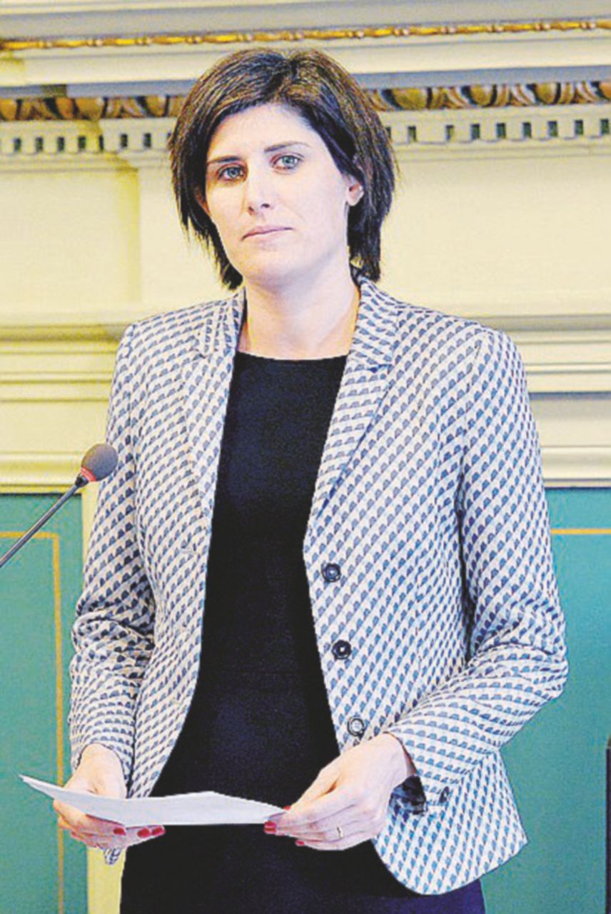 Copertina di Appendino annaspa nell’acqua pubblica: pasticcio sul dividendo