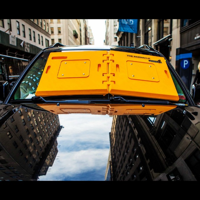 Copertina di Barnacle, il “librone” giallo che sostituisce le vecchie ganasce – FOTO