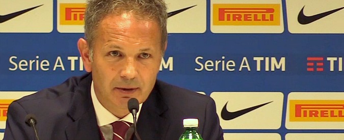 Copertina di Mihajlovic e la “cacarella” di Ljajic. Al giornalista: “Aveva mal di panza, devo farle un disegno?”