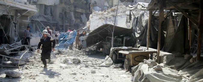 Aleppo, strage in un mercato: 15 civili uccisi in un raid sulla zona controllata dai ribelli