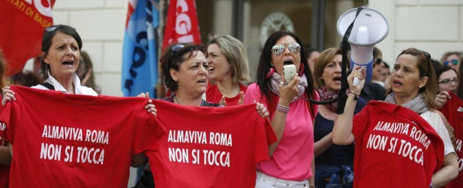 Almaviva, il gruppo chiude sedi a Roma e Napoli e taglia 2.500 posti: “Troppi call center delocalizzati in Albania”