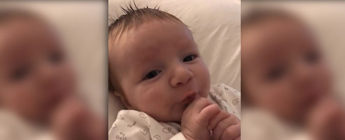 Copertina di Christian è sorprendente, ha solo due mesi: incredibile cosa riesce a fare