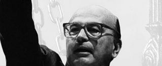 Copertina di “Bettino Craxi è colpevole”: anche il teatro Carcano di Milano condanna il leader socialista
