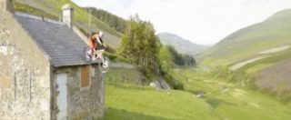 Copertina di Bike trial, Danny MacAskill che portento. In sella alla sua bici non c’è ostacolo impossibile