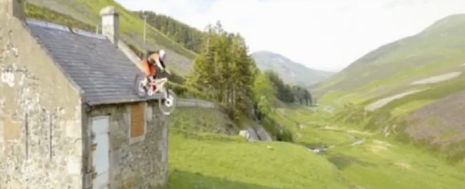Copertina di Bike trial, Danny MacAskill che portento. In sella alla sua bici non c’è ostacolo impossibile
