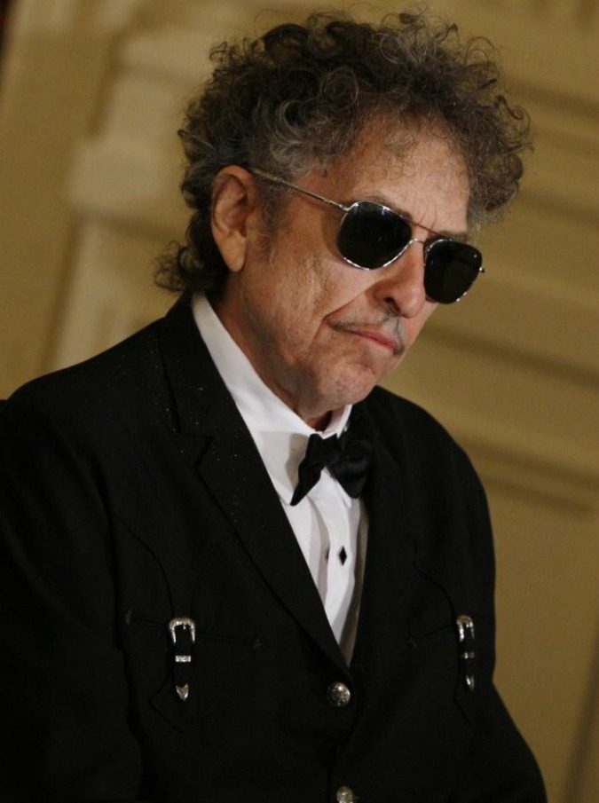 Bob Dylan, perché sì: assegnargli il premio Nobel per la Letteratura è giusto. Ma non diventi un modo per riempire status su Facebook
