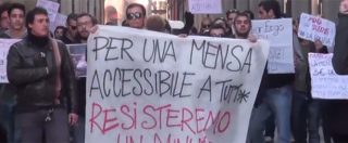 Copertina di Bologna, continua la protesta degli studenti contro il caro mensa: “Chiediamo equità e ci manganellano”