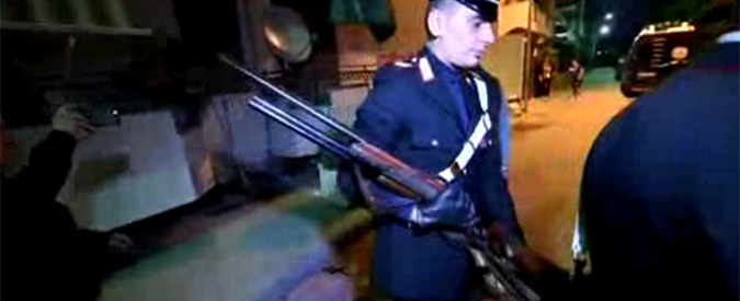 Copertina di Napoli, litiga con il figlio e lo ferisce con il suo fucile da caccia. Coinvolta anche la moglie