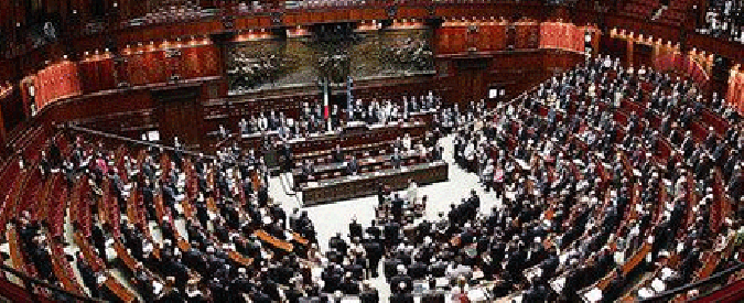 Copertina di Taglio stipendi parlamentari, ddl M5s alla Camera. Segui la diretta streaming
