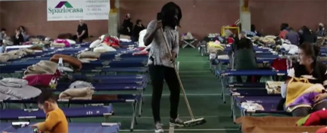 Copertina di Terremoto, è allarme sfollati: il campo sportivo di Camerino diventa un enorme dormitorio