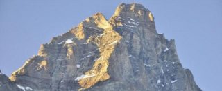 Copertina di Cervino, precipitati sul versante sud il presidente delle guide alpine Gérard e un maestro di sci. Probabile caduta di sassi