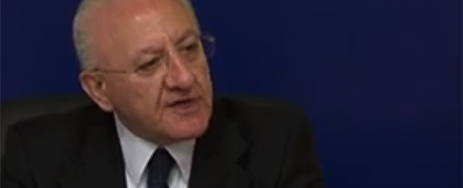 Copertina di Dimezzamento stipendi parlamentari, De Luca: “Una buffonata dei finti francescani M5s”