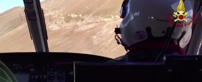 Copertina di In volo su Castelluccio di Norcia: quasi rasa al suolo