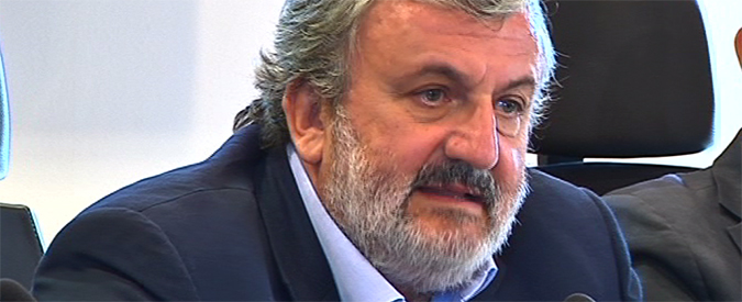 Copertina di Ilva, Emiliano a Renzi: “Non intervenire sui livelli di mortalità significa cagionare quelle morti”