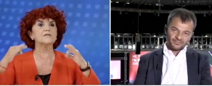 Copertina di Renzi, Fassina vs Fedeli: “80 euro? Con una mano dai con l’altra prendi”. “Se fosse così ci sarebbe la rivoluzione”