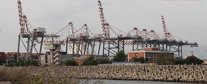 Copertina di Gioia Tauro: concluso il blocco dello scalo, ma la protesta dei portuali in esubero va avanti