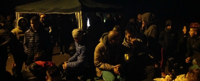Migranti, in provincia di Ferrara barricate in strada contro l’arrivo di 12 donne e 8 bambini