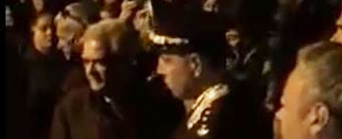 Copertina di Barricate anti-profughi, abitanti di Goro al maresciallo: “Donna incinta? Non mi frega un cazzo, vada dal prefetto”