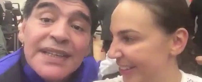 Copertina di Referendum costituzionale, anche Maradona coinvolto (suo malgrado) nella campagna: “Basta un sì”