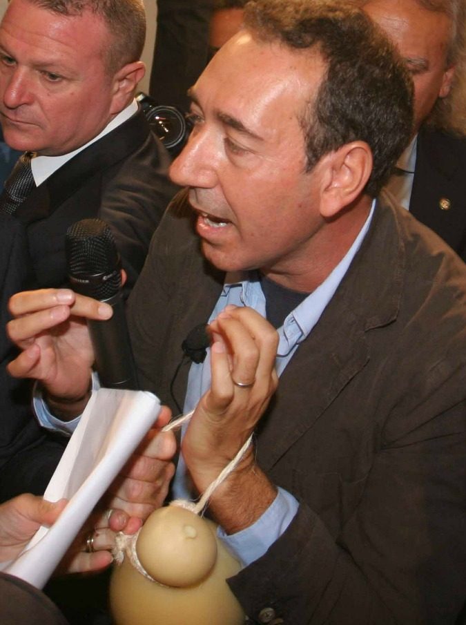 Striscia la Notizia, Procura di Bari chiude le indagini su Mingo: “Truffa a Mediaset per 170mila euro”