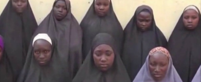 Nigeria, “110 studentesse rapite il mese scorso da Boko Haram liberate”. I terroristi: “Non le mandate a scuola”