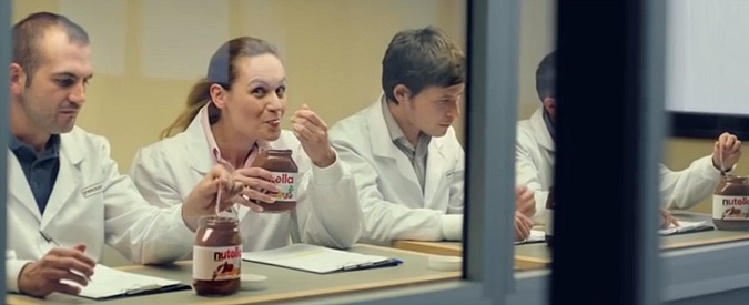 Copertina di Nutella, che mondo sarebbe senza olio di palma? Spot Ferrero per difendere “l’ingrediente fondamentale”